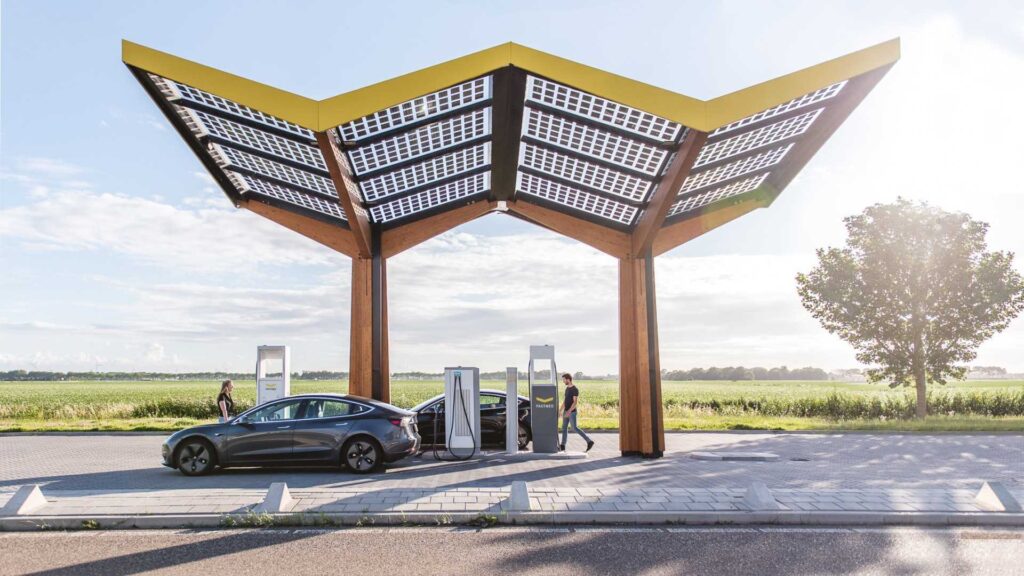 Fastned primera estación recarga