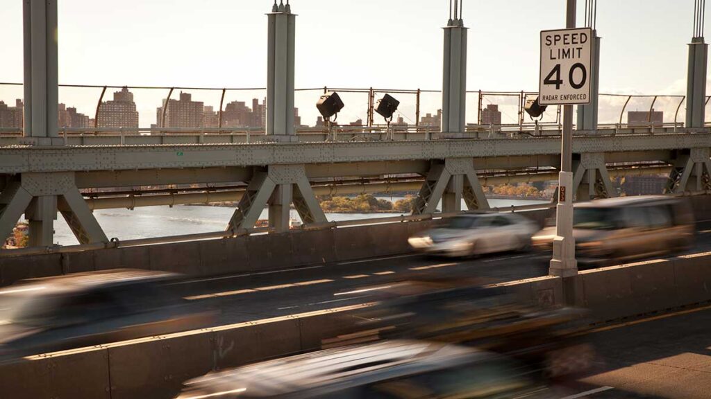 Fraudes Nueva York matriculas falsas controles de velocidad