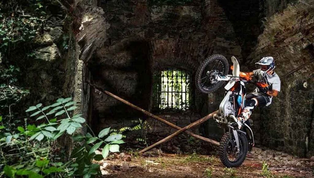 ktm_freeride_e-xc_accion_apertura-2