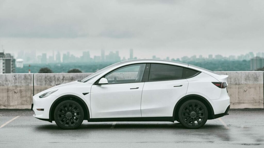 Tesla Model Y blanco