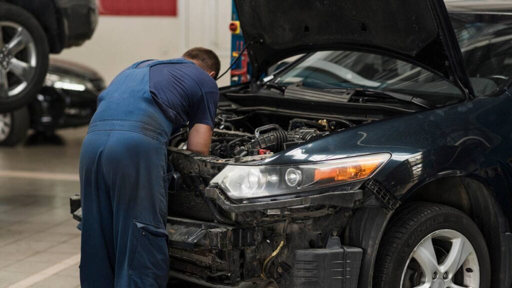 UE planea prohibir reparar coches antiguos