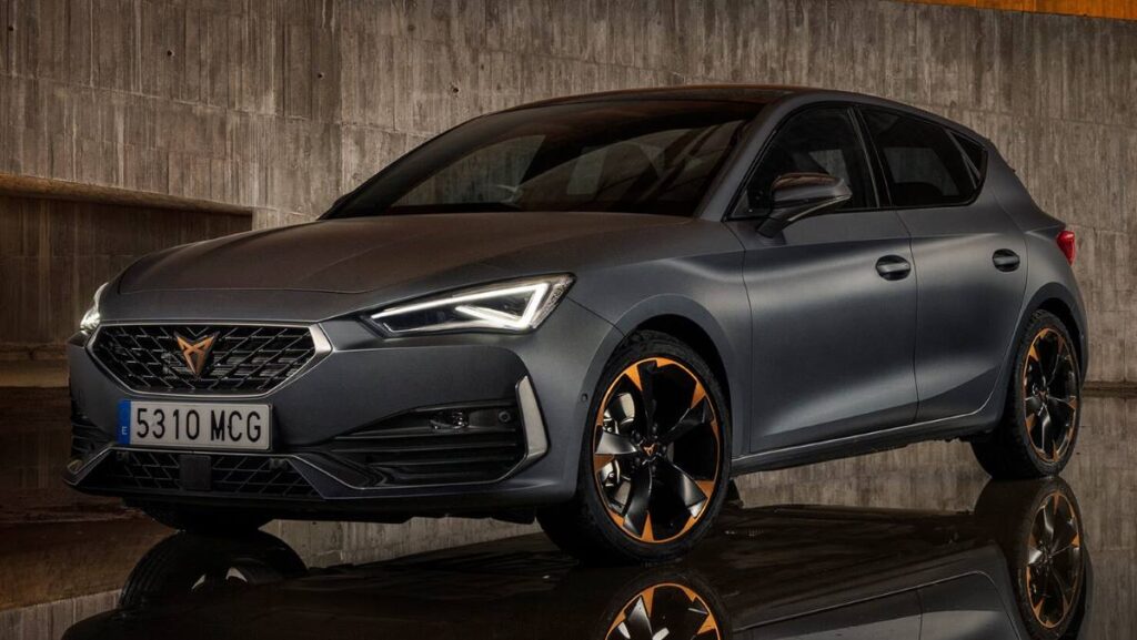 Los 10 coches híbridos más vendidos en junio de 2024 6 Cupra León