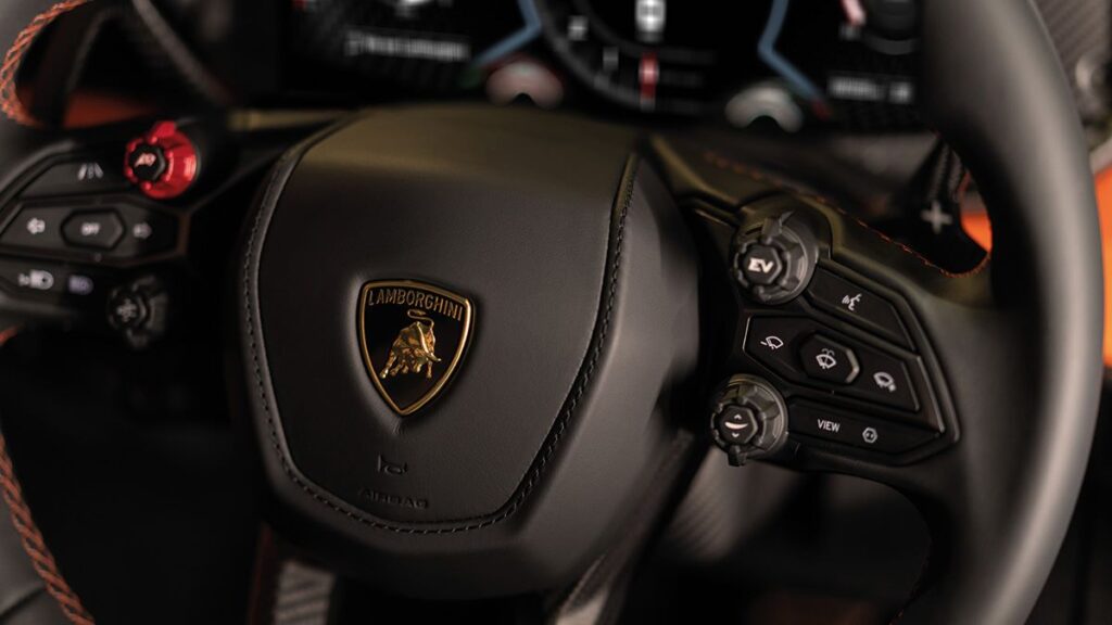 Lamborghini Revuelto
