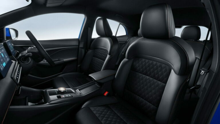 MG MG3 interior
