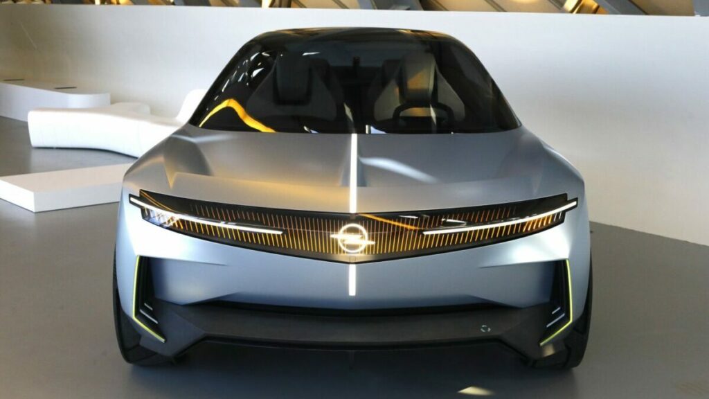 El Opel Experimental, la estrella de la exposición de Opel en Zaragoza 2 Opel Experimental frontal