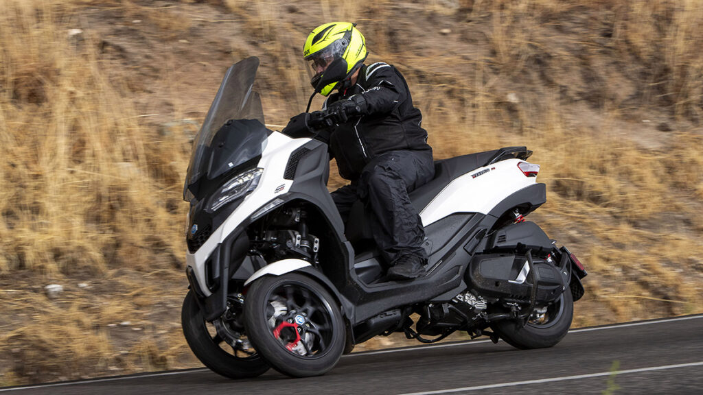 Piaggio_MP3_2023-7-1