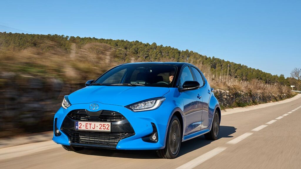 Toyota-Yaris-2024-Premiere-Edition-azul-prueba-(15)