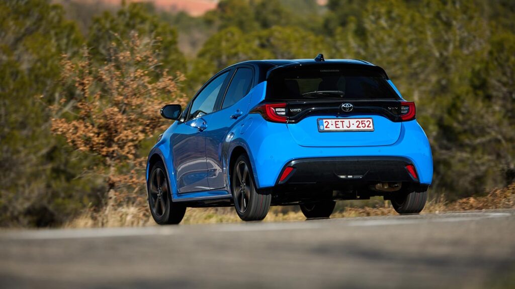 Toyota-Yaris-2024-Premiere-Edition-azul-prueba-(16)