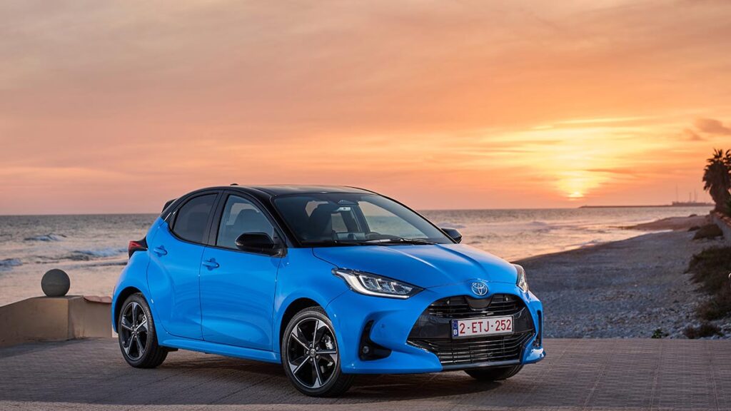 Toyota-Yaris-2024-Premiere-Edition-azul-prueba-(3)