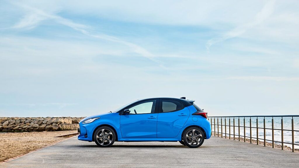 Toyota-Yaris-2024-Premiere-Edition-azul-prueba-(4)
