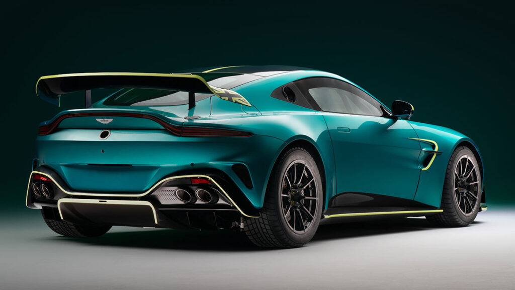 Aston Martin Vantage GT4