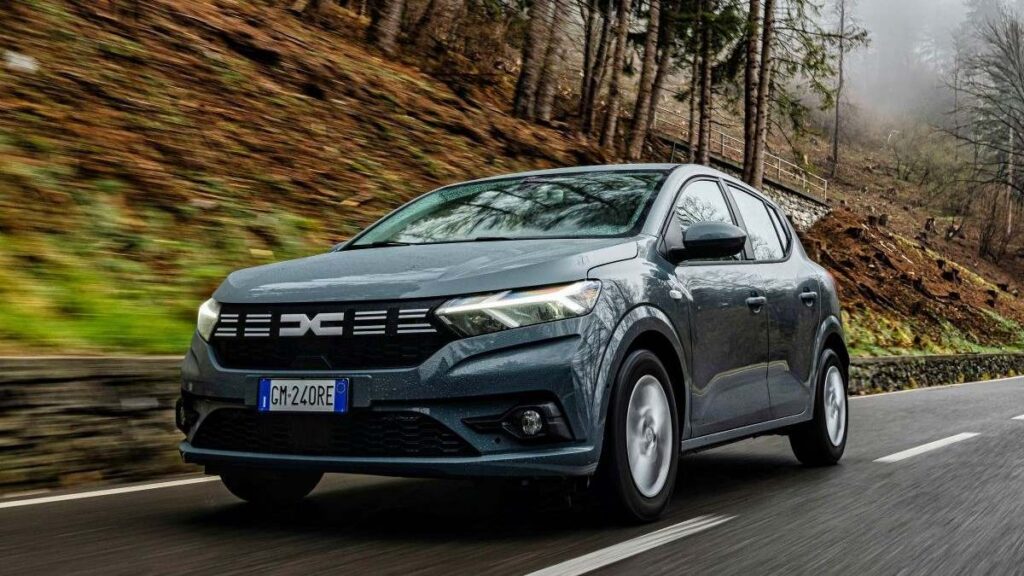 Dacia Sandero verde