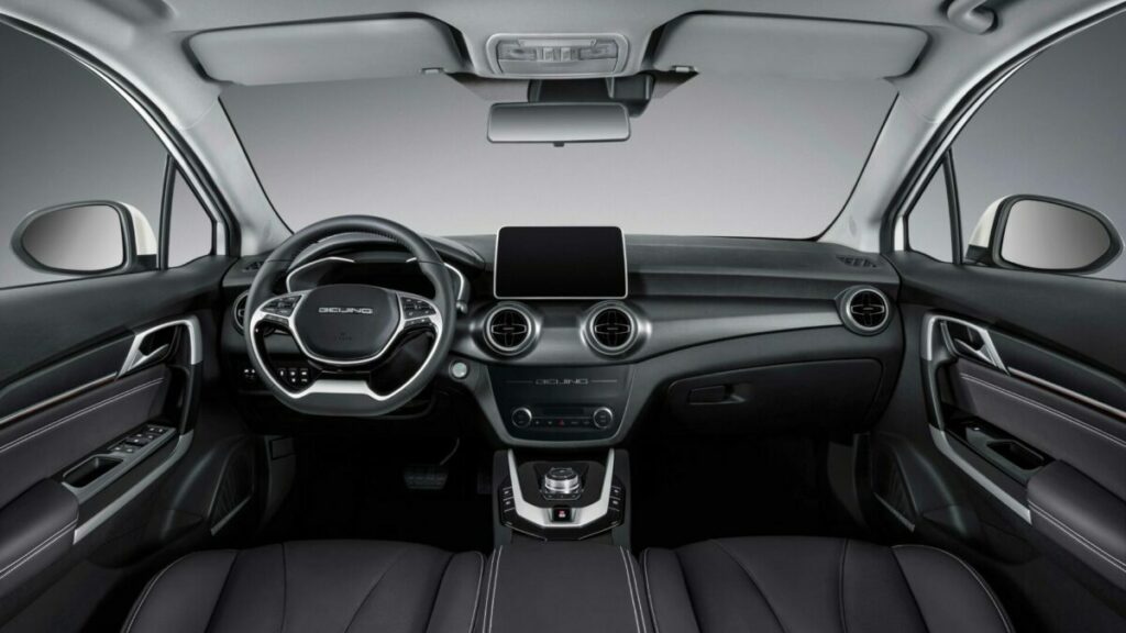 BAIC EU5 interior