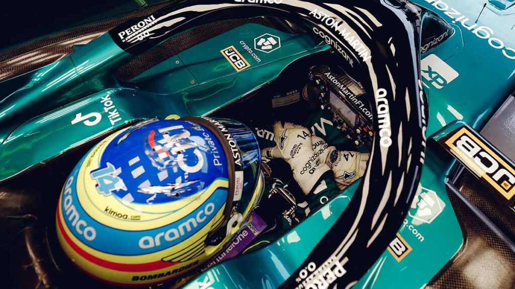 Fernando Alonso en su Aston Martin Previa GP de Australia