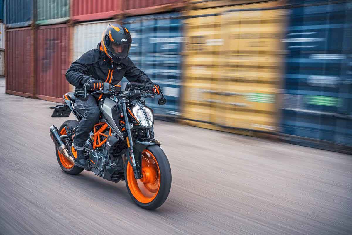 KTM 125 Duke accion apertura