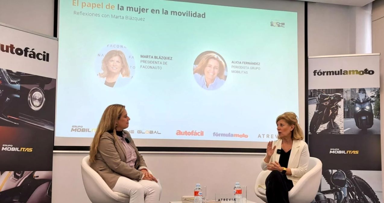 marta blazquez con alicia fernandez en el acto de grupo mobilitas 89 1000x530
