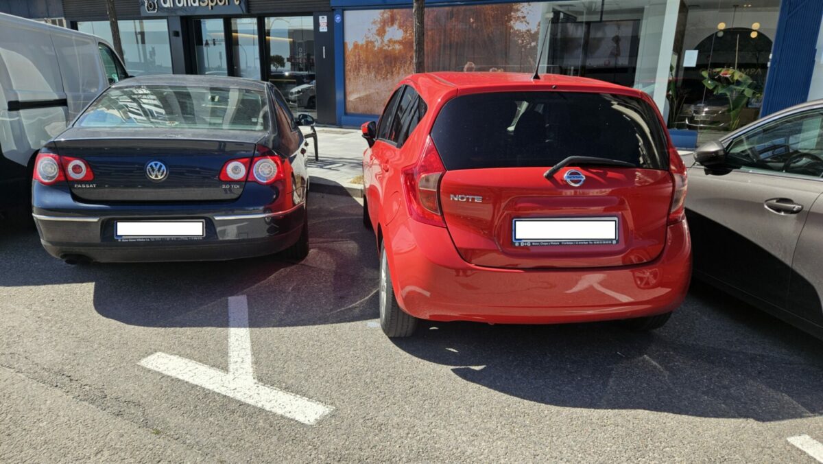 multa aparcar demasiado cerca estacionamiento en batería