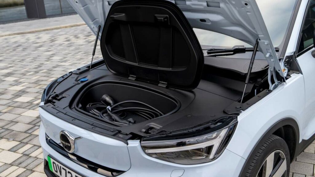 Volvo C40 maletero delantero