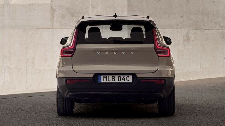 Volvo EX40