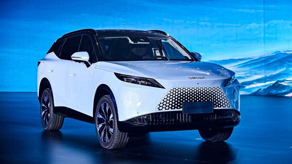 Así es el recién desvelado Omoda 7, un SUV híbrido enchufable de más de 1.200 km de autonomía cargado de tecnología