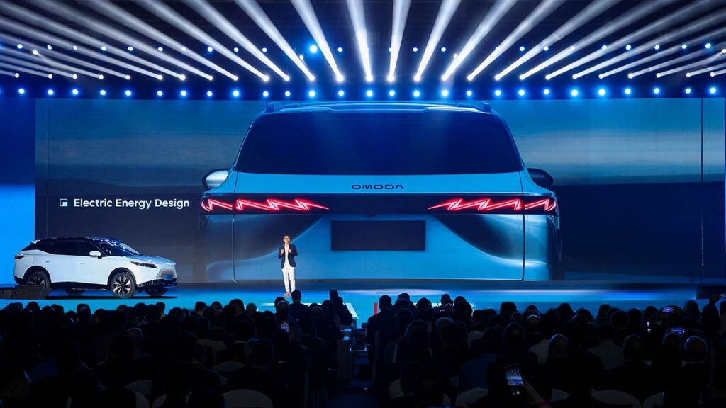 Así es el recién desvelado Omoda 7, un SUV híbrido enchufable de más de 1.200 km de autonomía cargado de tecnología