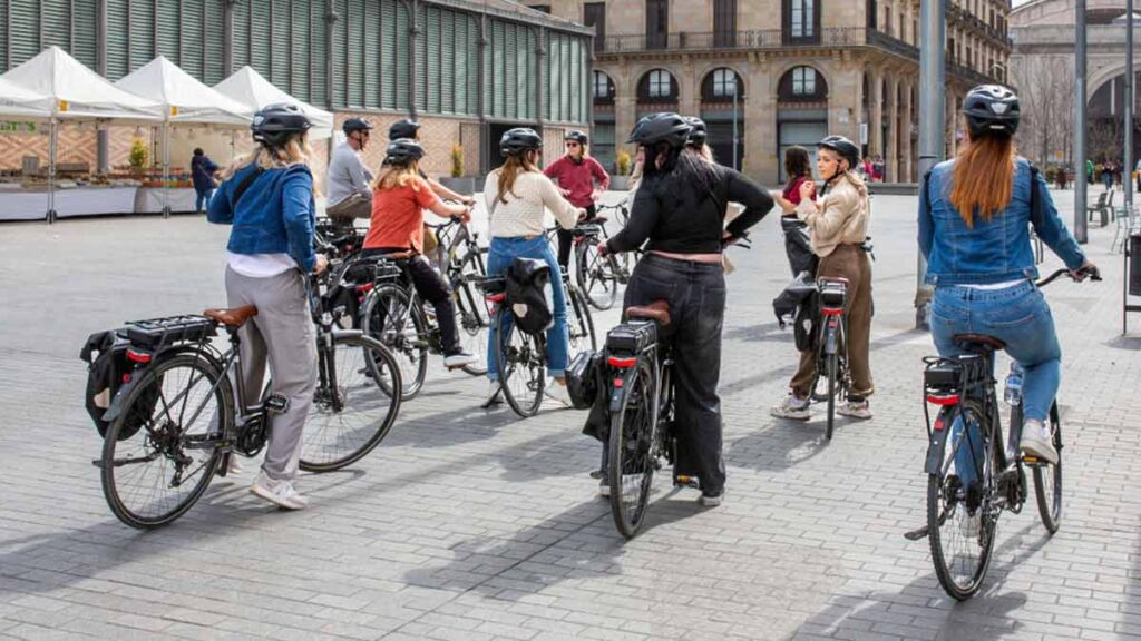 La DGT responde: qué hacen bien y mal los usuarios de motocicletas, bicicletas y patinetes en las ciudades