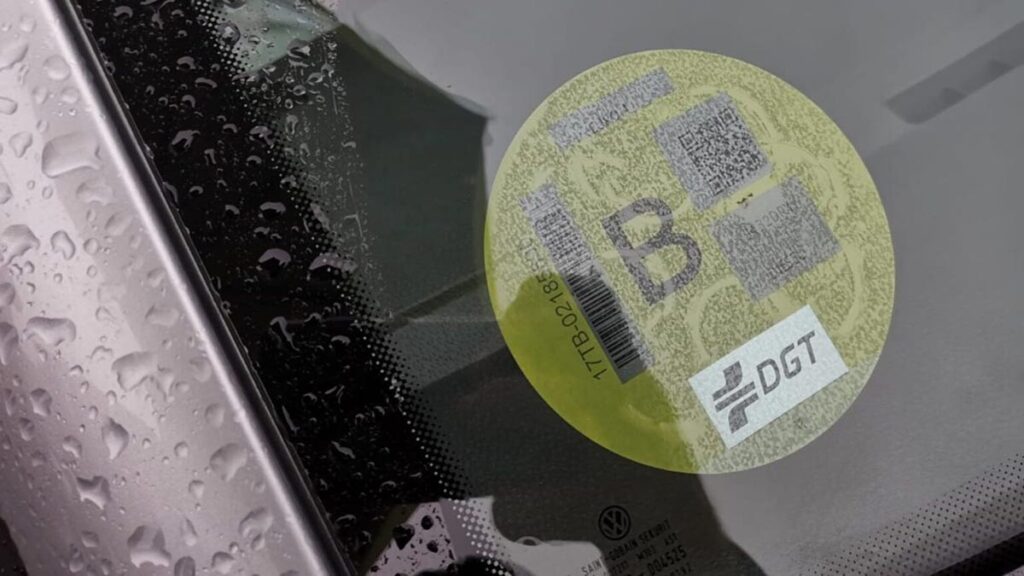 Las restricciones de las ZBE a los vehículos con etiqueta B en Madrid podrían a afectar a uno de cada cuatro coches