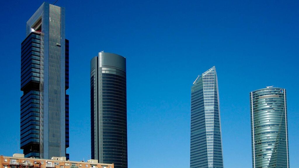 Las restricciones de las ZBE a los vehículos con etiqueta B en Madrid podrían a afectar a uno de cada cuatro coches