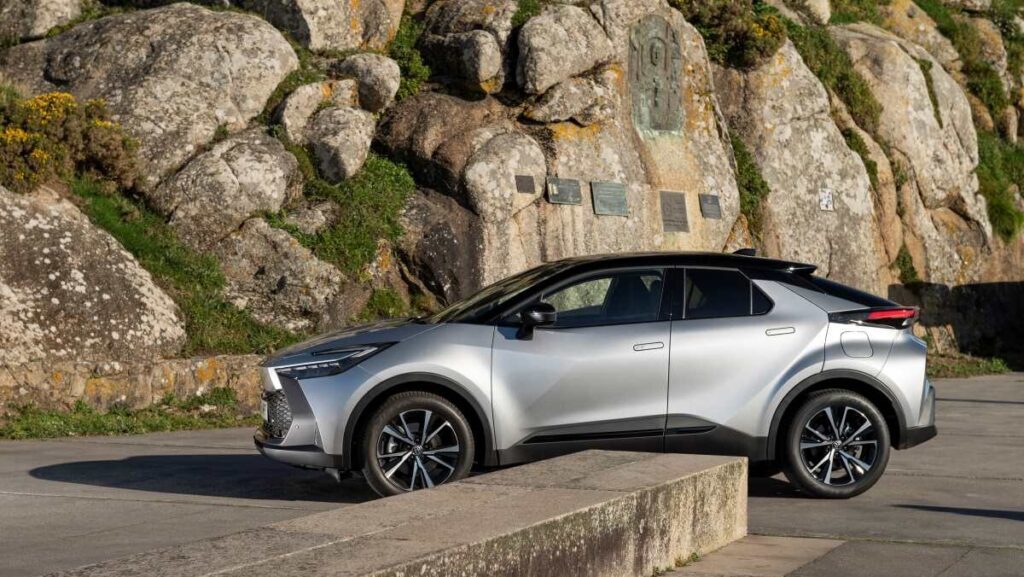 Toyota C-HR 220PH