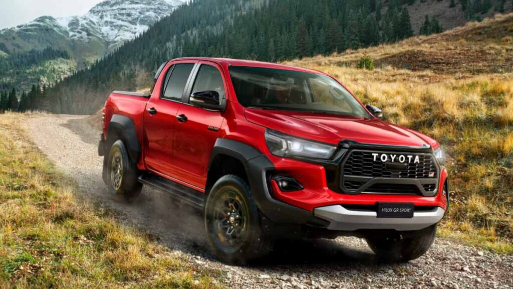 Toyota Hilux 2024: una pick-up perfecta para entornos todoterreno con versión deportiva y descuento de 5.000 euros