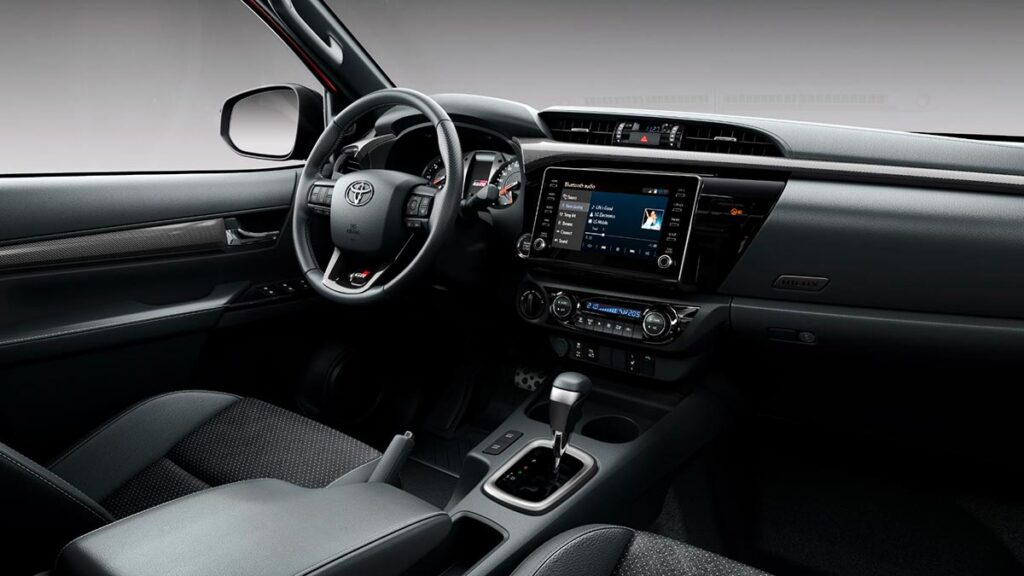 Toyota Hilux 2024: una pick-up perfecta para entornos todoterreno con versión deportiva y descuento de 5.000 euros