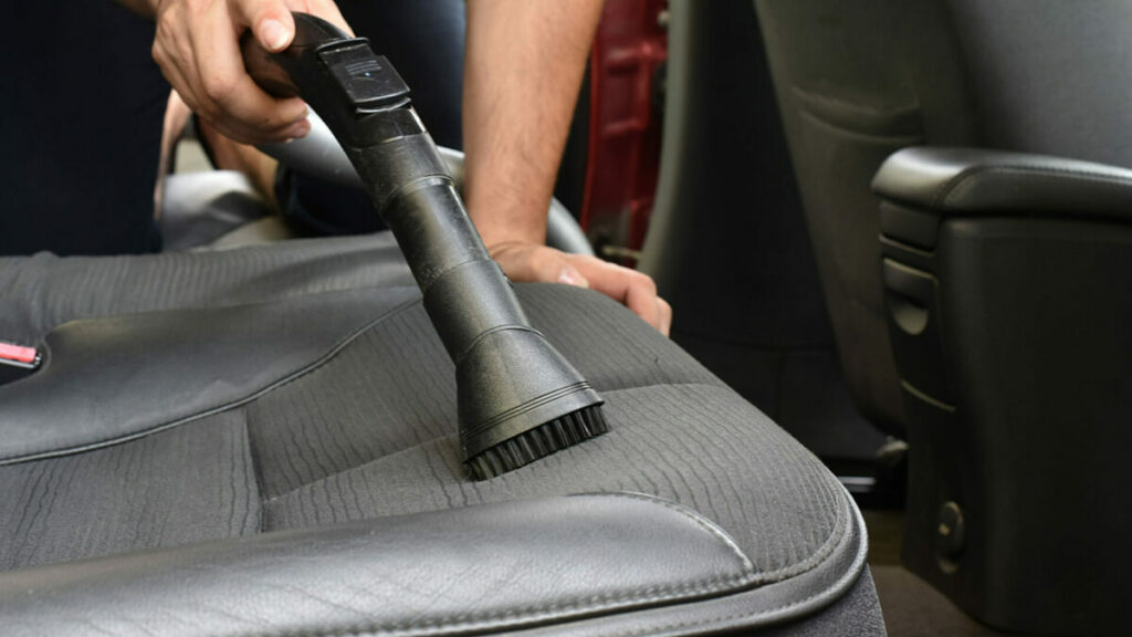 limpieza-tapiceria-asientos-coche-aspirado