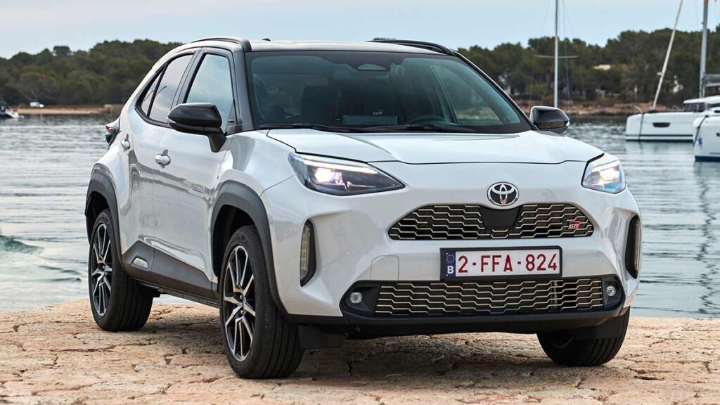 Al volante del Toyota Yaris Cross 2024, más potencia y menos ruido para el nuevo motor híbrido