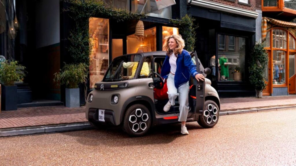 Citroën AMI 2024: el coche eléctrico que puedes conducir sin carnet estrena nuevas versiones y un cambio de look