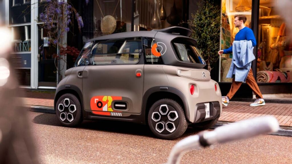 Citroën AMI 2024: el coche eléctrico que puedes conducir sin carnet estrena nuevas versiones y un cambio de look