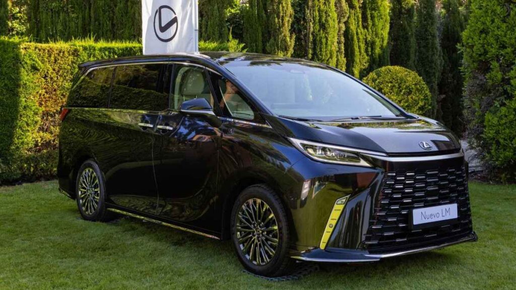 Lexus LM