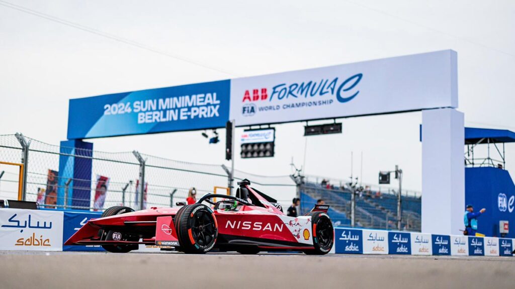 Nissan Fórmula E 'sorpassa' a Andretti gracias a un doble podio de Rowland en el E-Prix de Berlín 2024