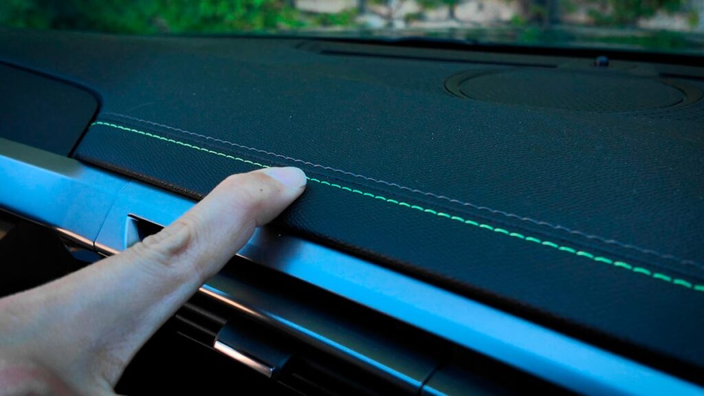 Peugeot E-308 materiales