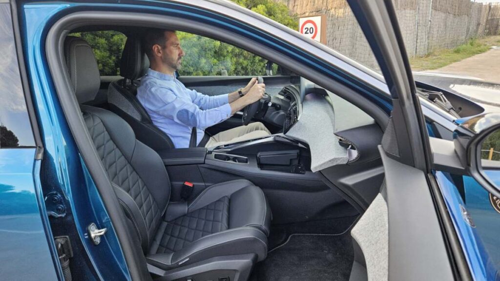 Peugeot e-3008 2024 azul (1)