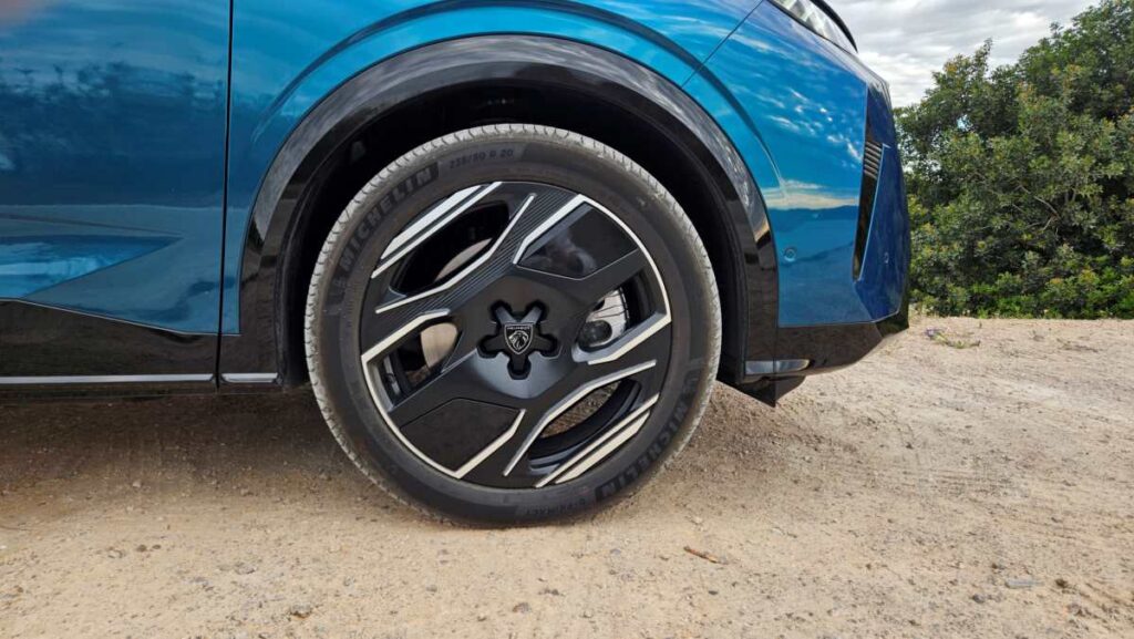 Peugeot e-3008 2024 azul (13)