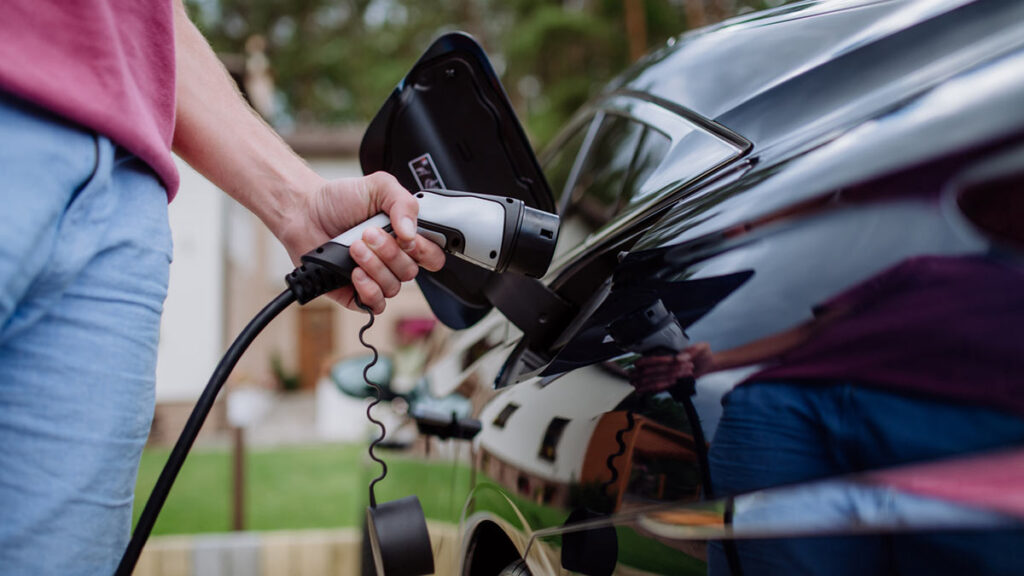Si quieres comprar un coche eléctrico estos 10 consejos te interesan