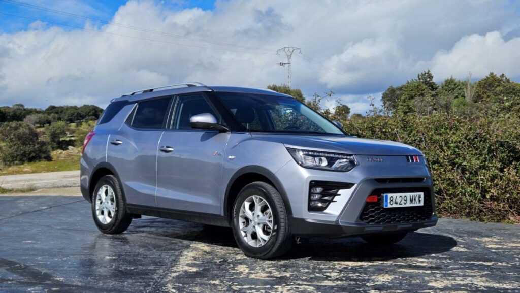 SsangYong Tivoli Grand 2024 gris (11)