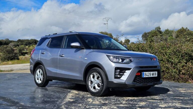 SsangYong Tivoli Grand 2024 gris (11)