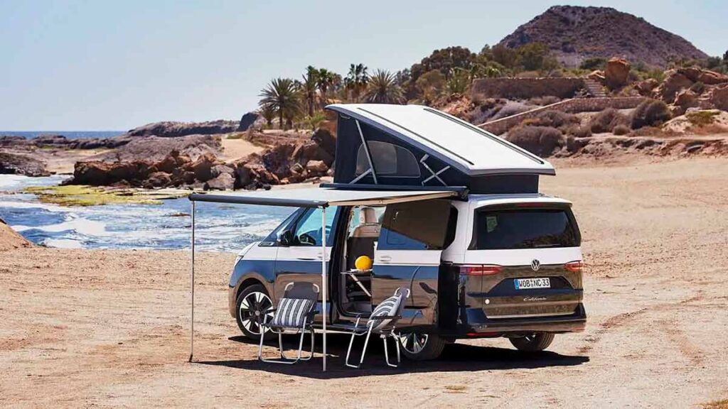 Volkswagen California 2024: la furgoneta camper con la que muchos sueñan se pasa al híbrido enchufable