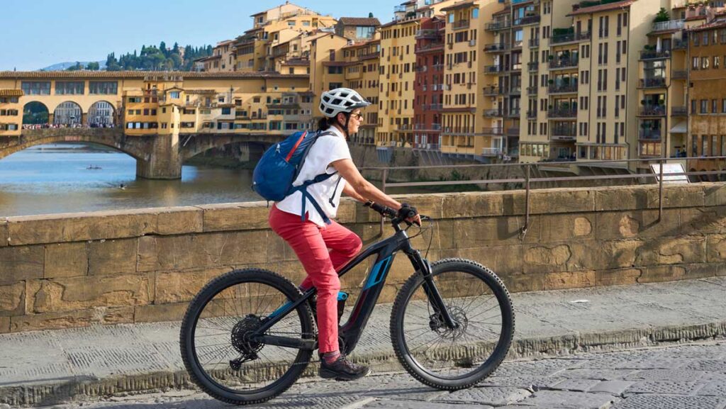 Florencia paga uso bicicleta
