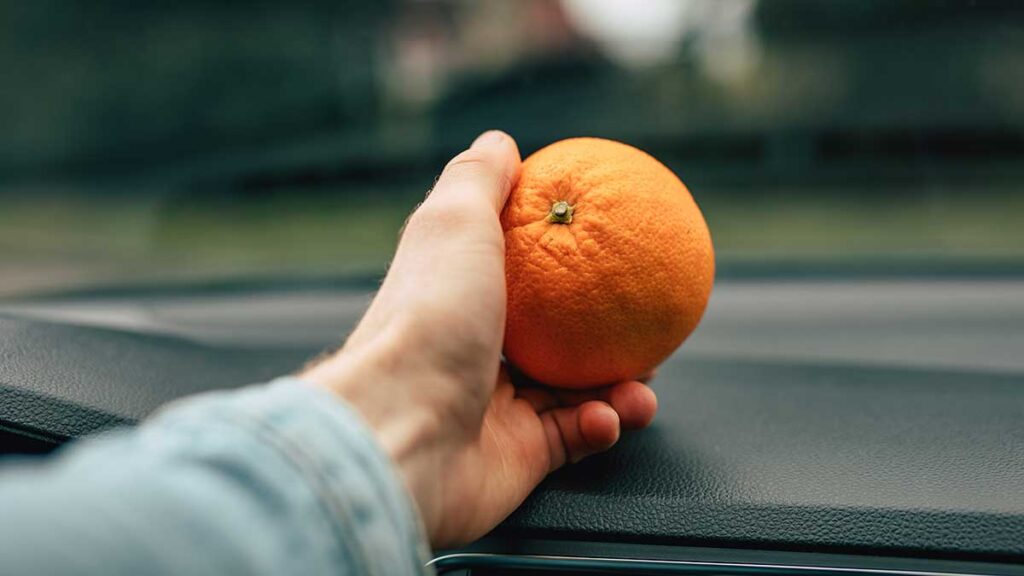 Naranjas robar coche