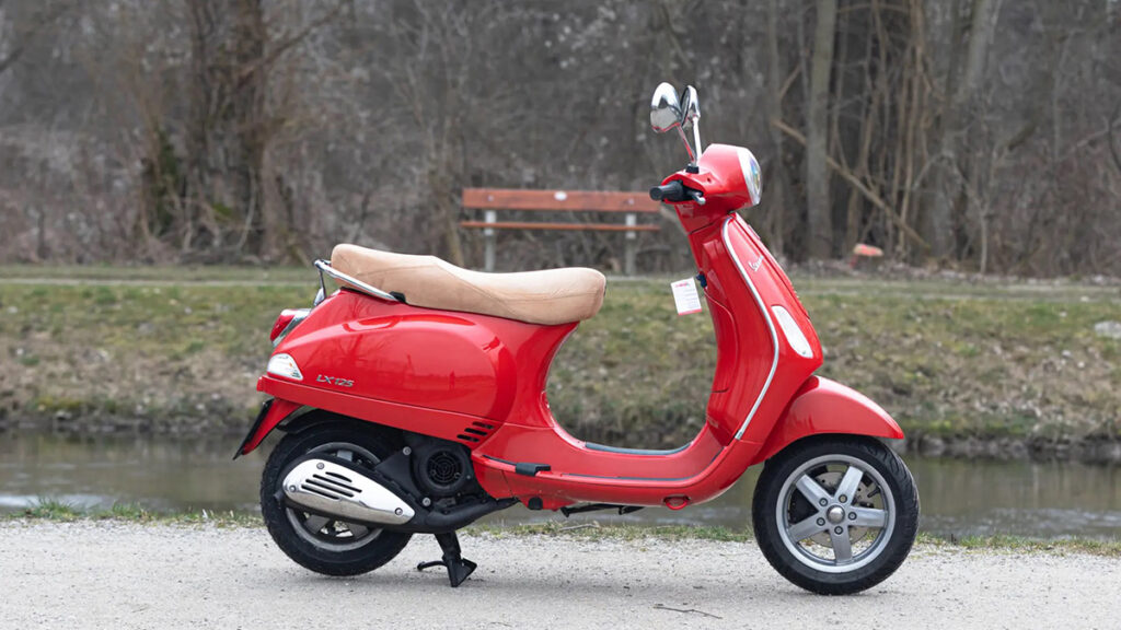 vespa-lx-125-ferrari-edition