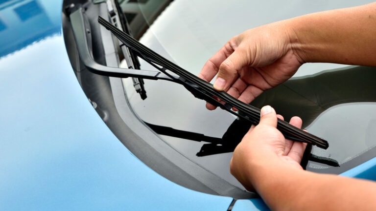 ¿Pueden los limpiaparabrisas desgastados llegar a danar la luna del coche 00001