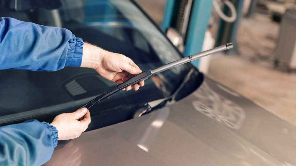 ¿Pueden los limpiaparabrisas desgastados llegar a dañar la luna del coche?