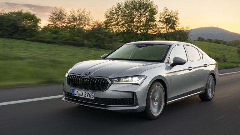 3_Skoda_Superb 2024_Hatch